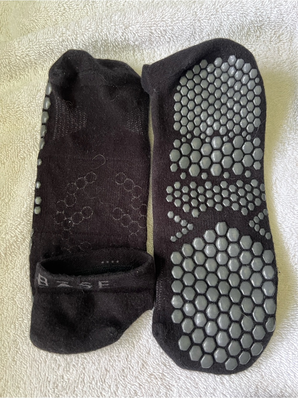 Base 33 - Black Non-Slip Grip No-Show Socks for Men